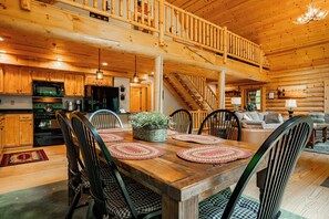 Dining - New! Woodsy Hideaway w/ Hot Tub & Fire Pit (Oakland)
