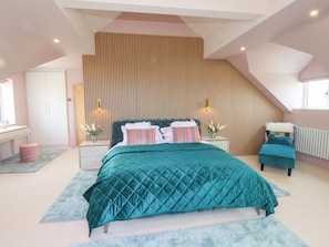 5 quartos, individualmente decorados, individualmente mobiliados