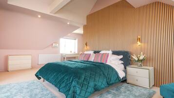 5 bedrooms, individually decorated, individually furnished, free WiFi