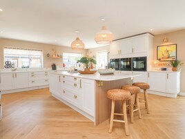 Dishwasher, cookware/dishes/utensils