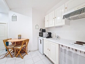 Fridge, microwave, coffee/tea maker, electric kettle - N&J - AZUR STUDIO - Center - Near the Sea (Niza)