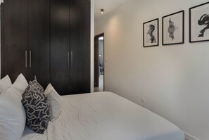 Apartamento superluxo, vista para a cidade | Cofres nos quartos, cortinas blackout, ferros/tábuas de passar roupa