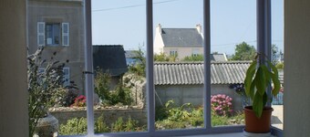 Apartment in house 400m from the sea in three directions