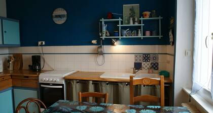 Apartment in house 400m from the sea in three directions