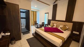 Espacio para trabajar con laptop y wifi gratis