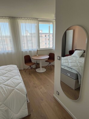 House | 1 bedroom, laptop workspace, iron/ironing board, bed sheets - Comfort Studio in a Premium Residence- Sport/cinema (Huningue)