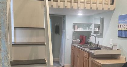 Tiny House Retro Cabin