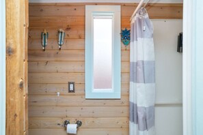 Bathroom - Beach Cottage Tiny Home (Umatilla)