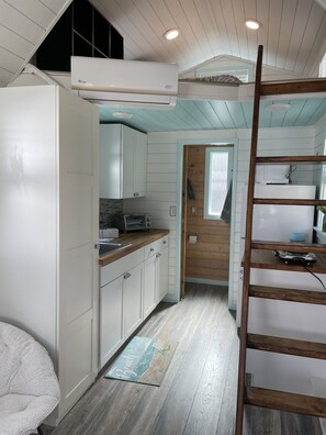 Interior - Beach Cottage Tiny Home (Umatilla)