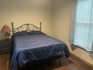 1 bedroom, desk, WiFi, bed sheets