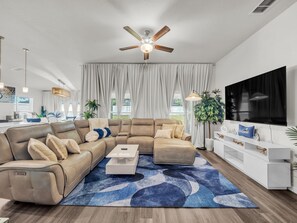 Smart TV, video games, table tennis - NEW! Bright & Charming 4BR Home in Ocala (Ocala)