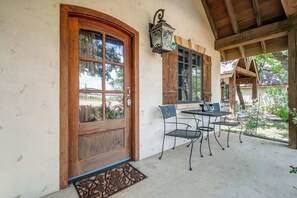 Outdoor dining - The Manor Haus at Messina Hof Hill Country Winery-Hof Haus (Fredericksburg)