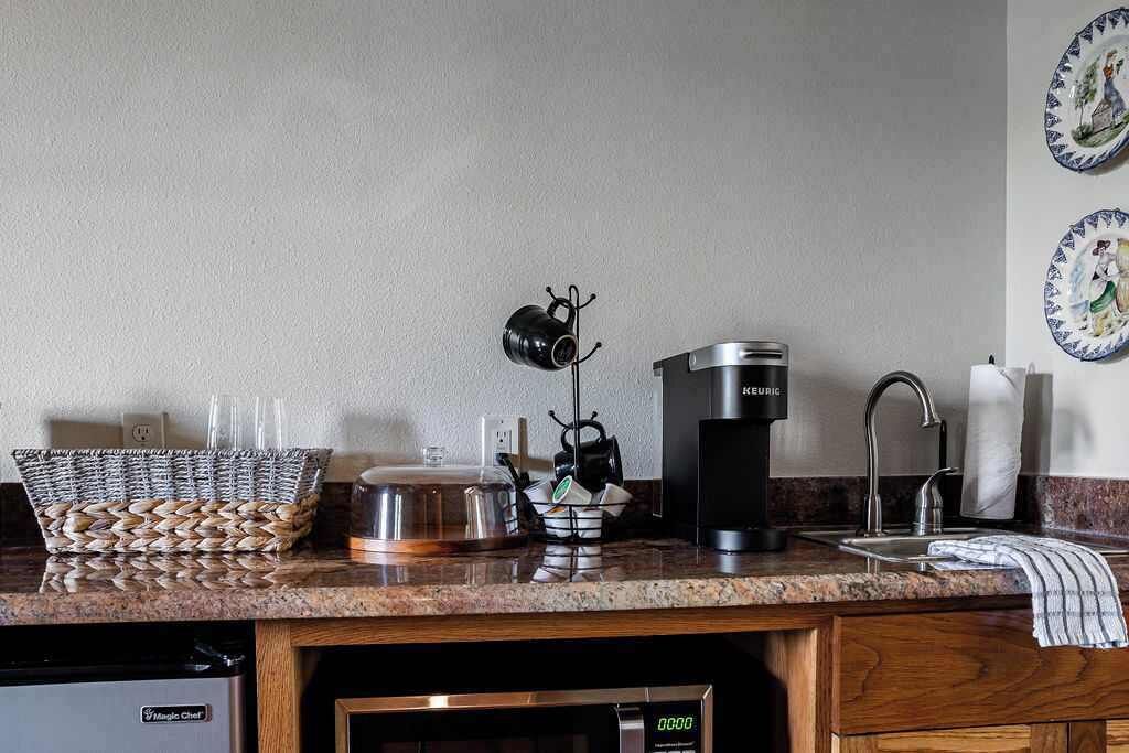 Coffee/tea maker, microwave