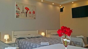 Căn hộ Deluxe | Màn/rèm cản sáng, bàn ủi/dụng cụ ủi quần áo