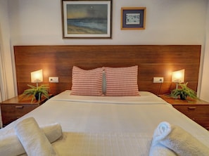 1 slaapkamer, een strijkplank/strijkijzer, gratis wifi, beddengoed