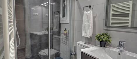 Hair dryer, towels