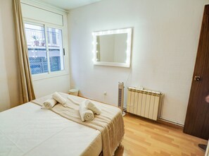 3 chambres, fer et planche à repasser, Wi-Fi gratuit, draps fournis