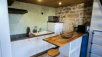 Fridge, microwave, coffee/tea maker, electric kettle