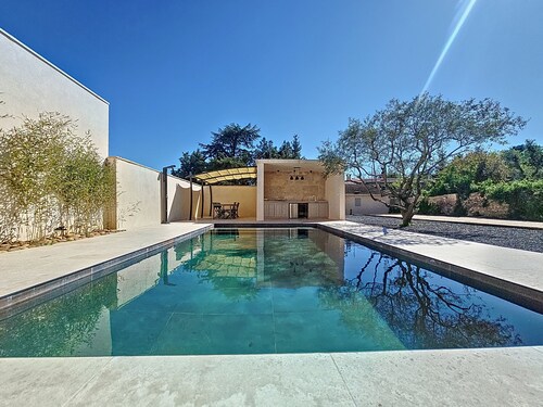 Villa Charlotte quiet Air-conditioned near Avignon heated swimming pool* Petanque