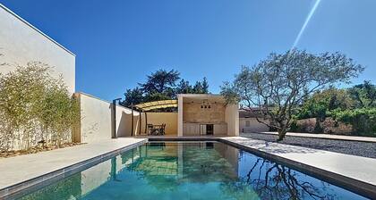 Villa Charlotte quiet Air-conditioned near Avignon heated swimming pool* Petanque