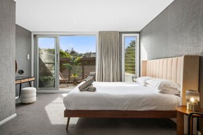 4 bedrooms, desk, free WiFi, bed sheets - Walk to Waves - Bronte Stay (Bronte)