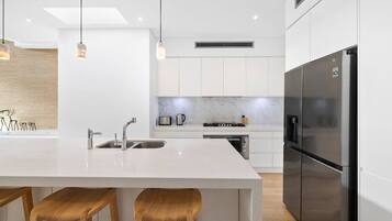 Fridge, oven, stovetop, toaster