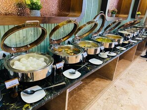 Dining - Hotel sun ring (Agra)
