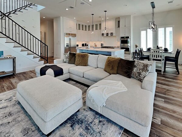 独立别墅 (4 Bedrooms) | 起居区 | 电视、壁炉