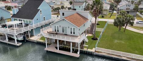 House (4 Bedrooms) | Exterior