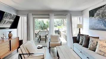 Condo (2 Bedrooms) | Property amenity