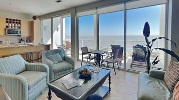 Condo (3 Bedrooms) | Property amenity