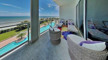 Condo (3 Bedrooms) | Property amenity