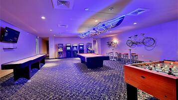 Condo (3 Bedrooms) | Property amenity
