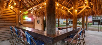 5BR Pickleball & Escape Room Near the Beach