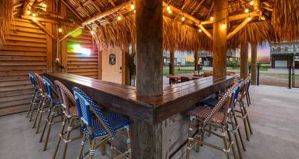 5BR Pickleball & Escape Room Near the Beach