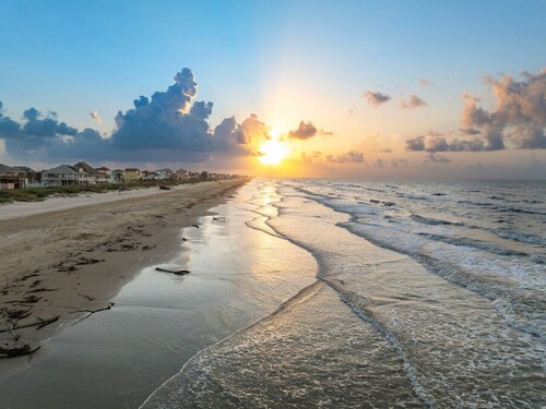 5BR Pickleball • Sleeps 15 by Beach