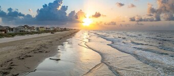 5BR Pickleball • Sleeps 15 by Beach