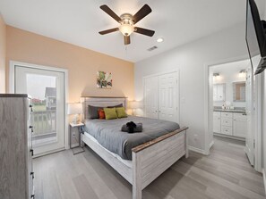 5 habitaciones, tabla de planchar con plancha, cuna de viaje y wifi 