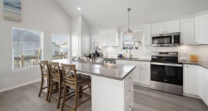 5BR Pickleball • Sleeps 15 by Beach