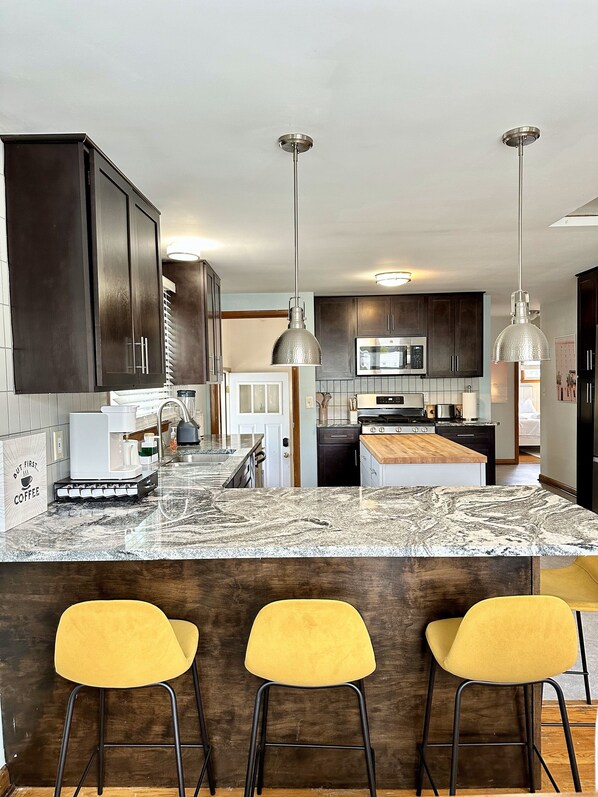 Private kitchen - Charming 3-bedroom house with Hottub, in lovely North Tonawanda (North Tonawanda)