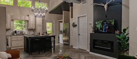 Smart TV, fireplace