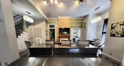 Large two floor 4-bedroom 2.5 bath apartment w AC, WiFi in downtown Glasgow KY