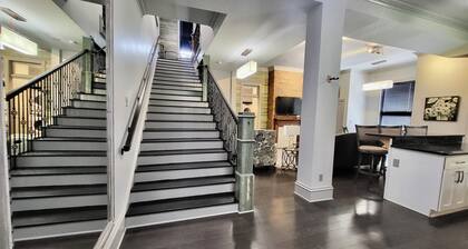 Large two floor 4-bedroom 2.5 bath apartment w AC, WiFi in downtown Glasgow KY