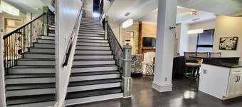 Large two floor 4-bedroom 2.5 bath apartment w AC, WiFi in downtown Glasgow KY