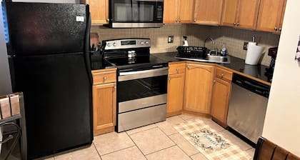 Fantastic New Remodel, Quiet Downtown Retreat
