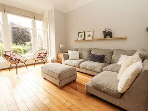 Living area - 43 Station Road (Keswick)