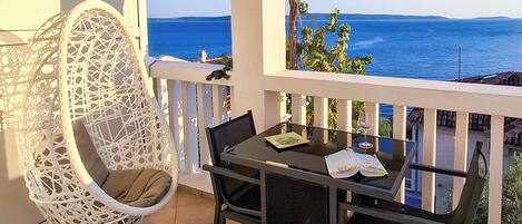 تناول الطعام بالخارج