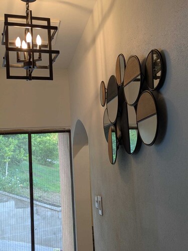 Charming 2-bedroom apartment with AC, WiFi, Washer dryer and free parking 