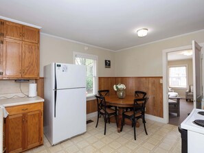 Dining - South End Zone on 11th | Best Playoff Weekend Rate (Oxford)