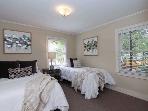 2 habitaciones, tabla de planchar con plancha, wifi y ropa de cama